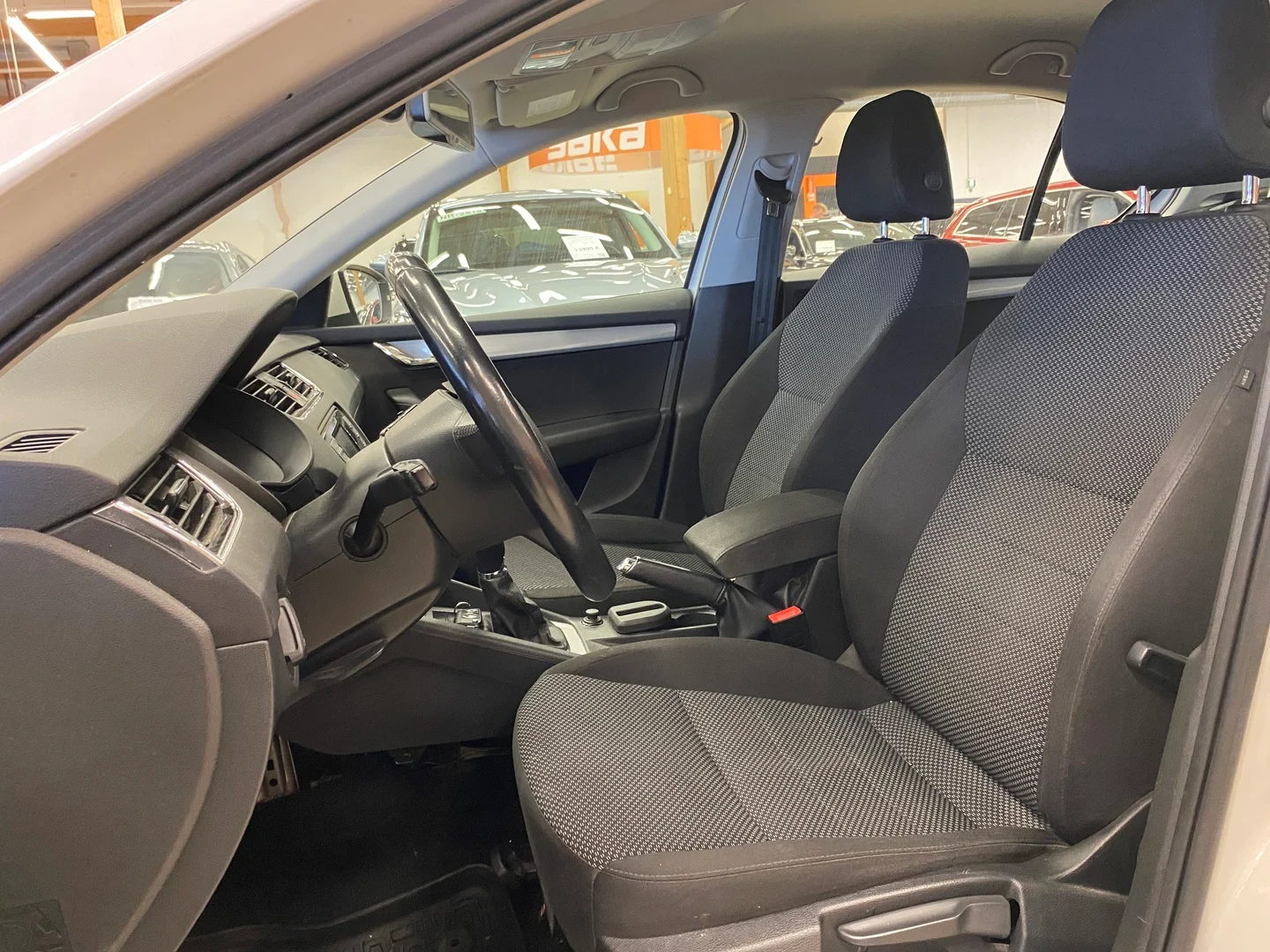 Car Image - 527cEPVVjapDtDJw2dYhfu