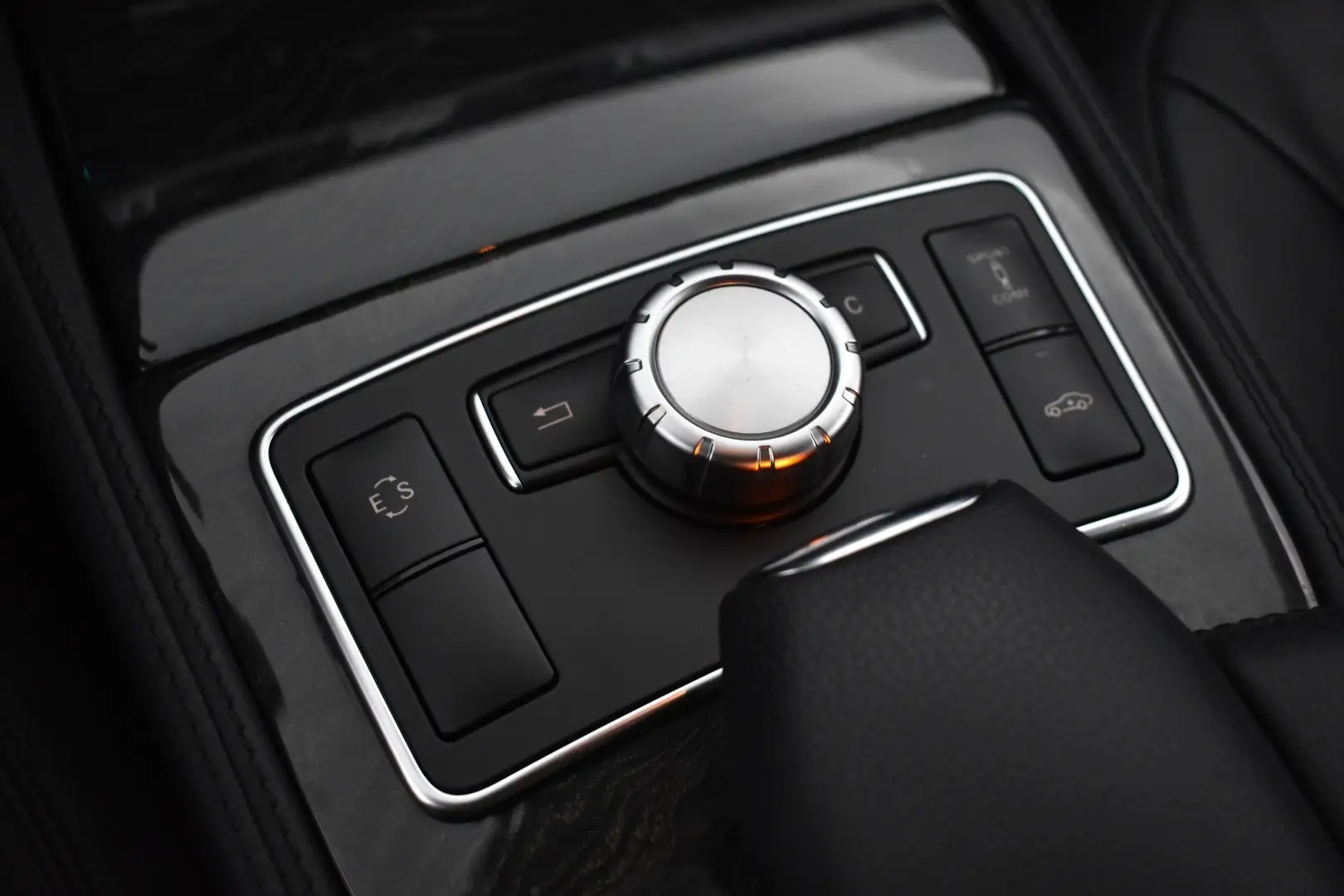 Car Image - VurVjVvmMNL2wUOImGjru