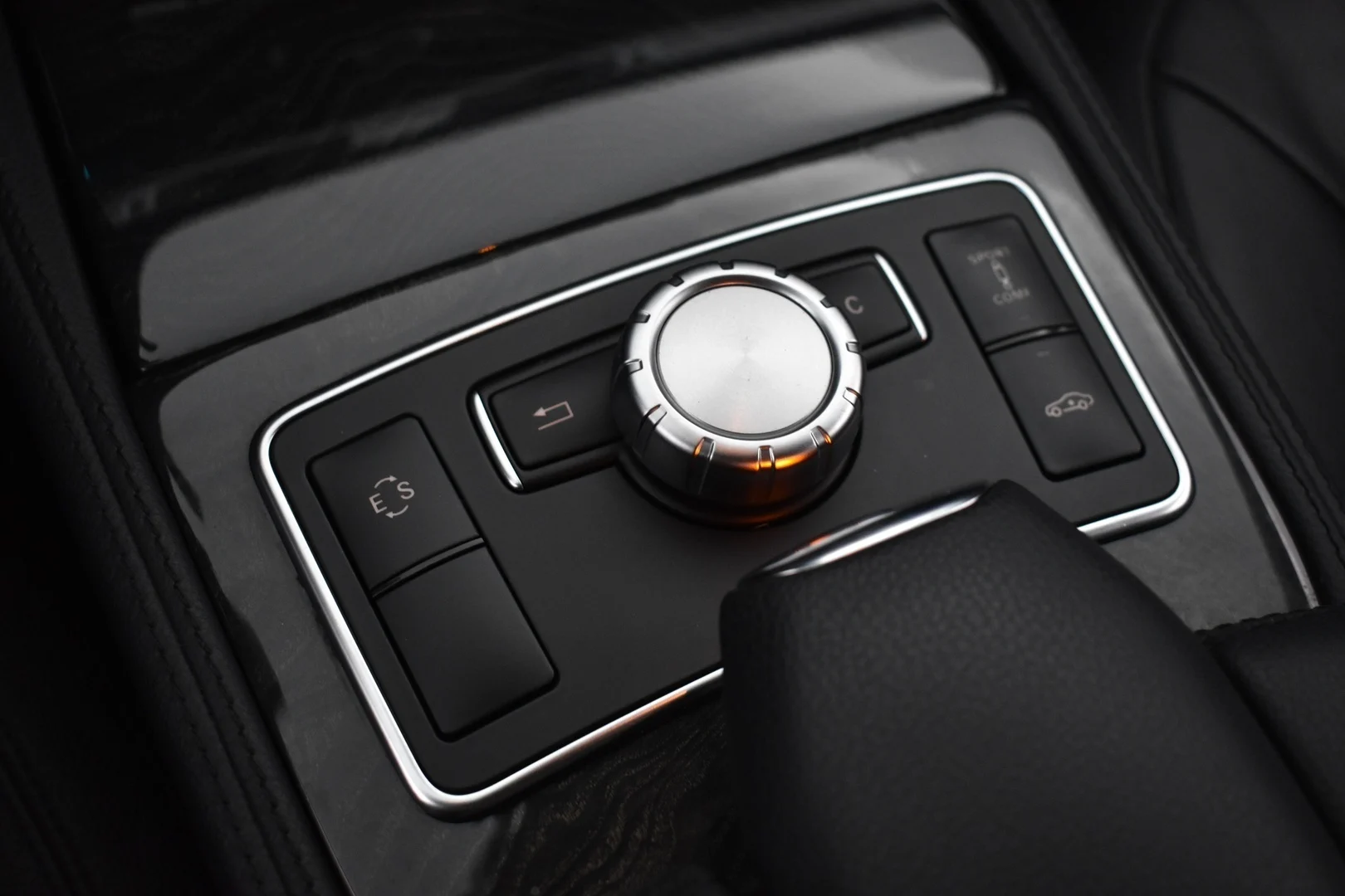 Car Image - VurVjVvmMNL2wUOImGjru