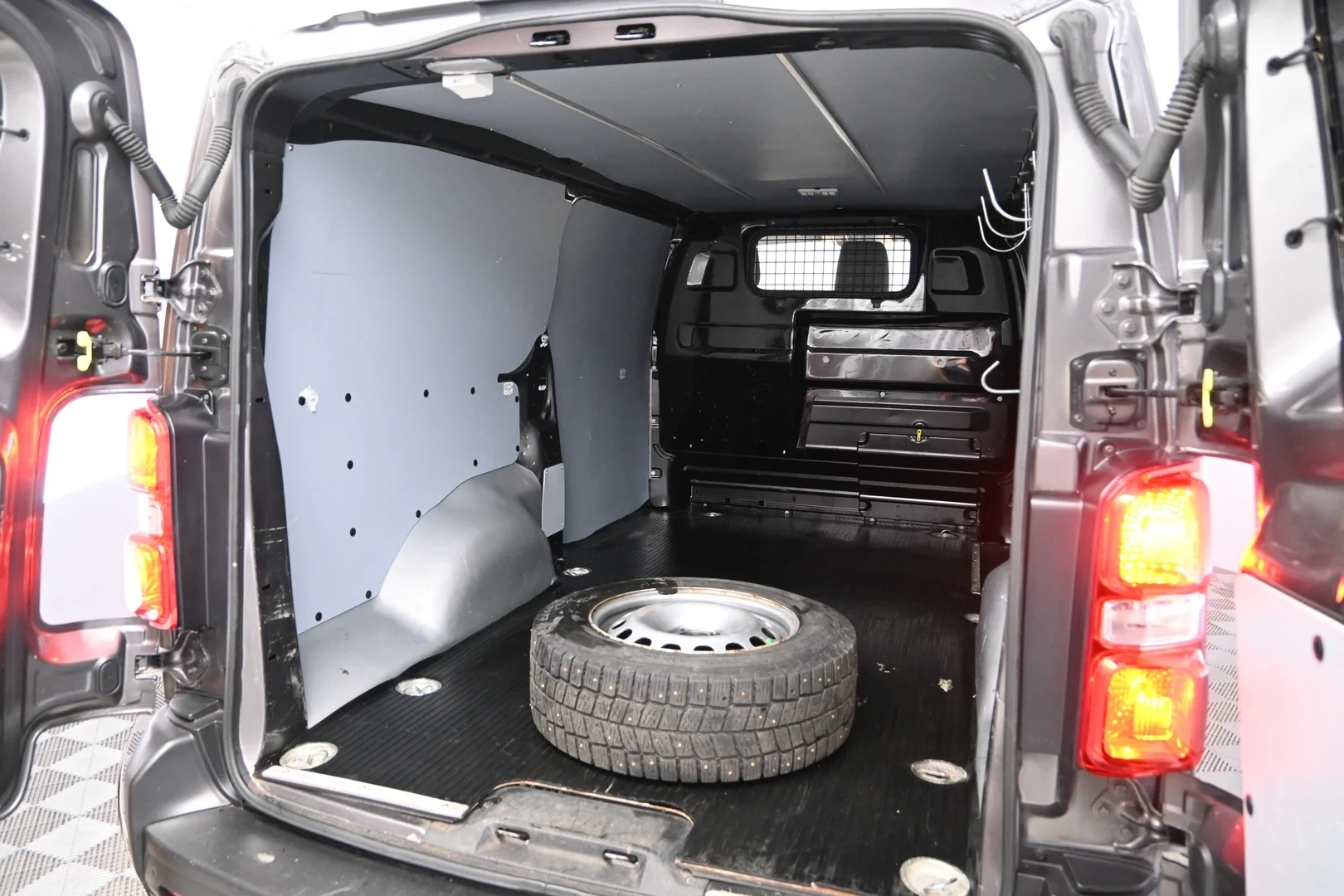 Car Image - 54n9neDxX7Dd7JbydJZxhR