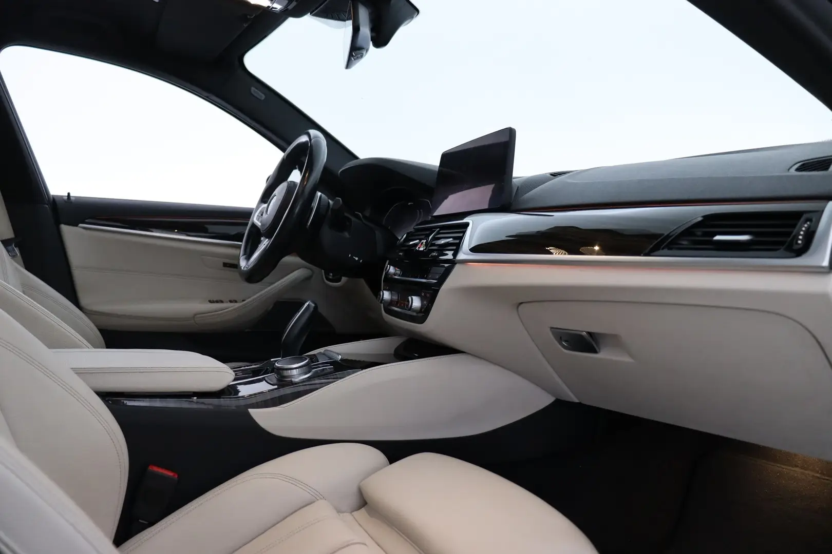 Car Image - 1RGHoL4av30gUcMSEWpxLq