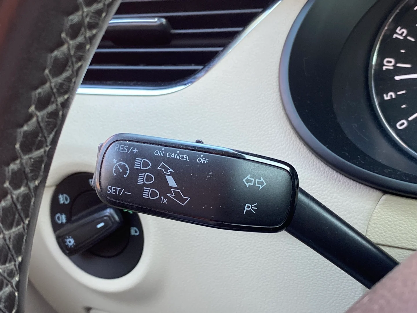 Car Image - 1D1hCris7iIQ37QVWdXhfO