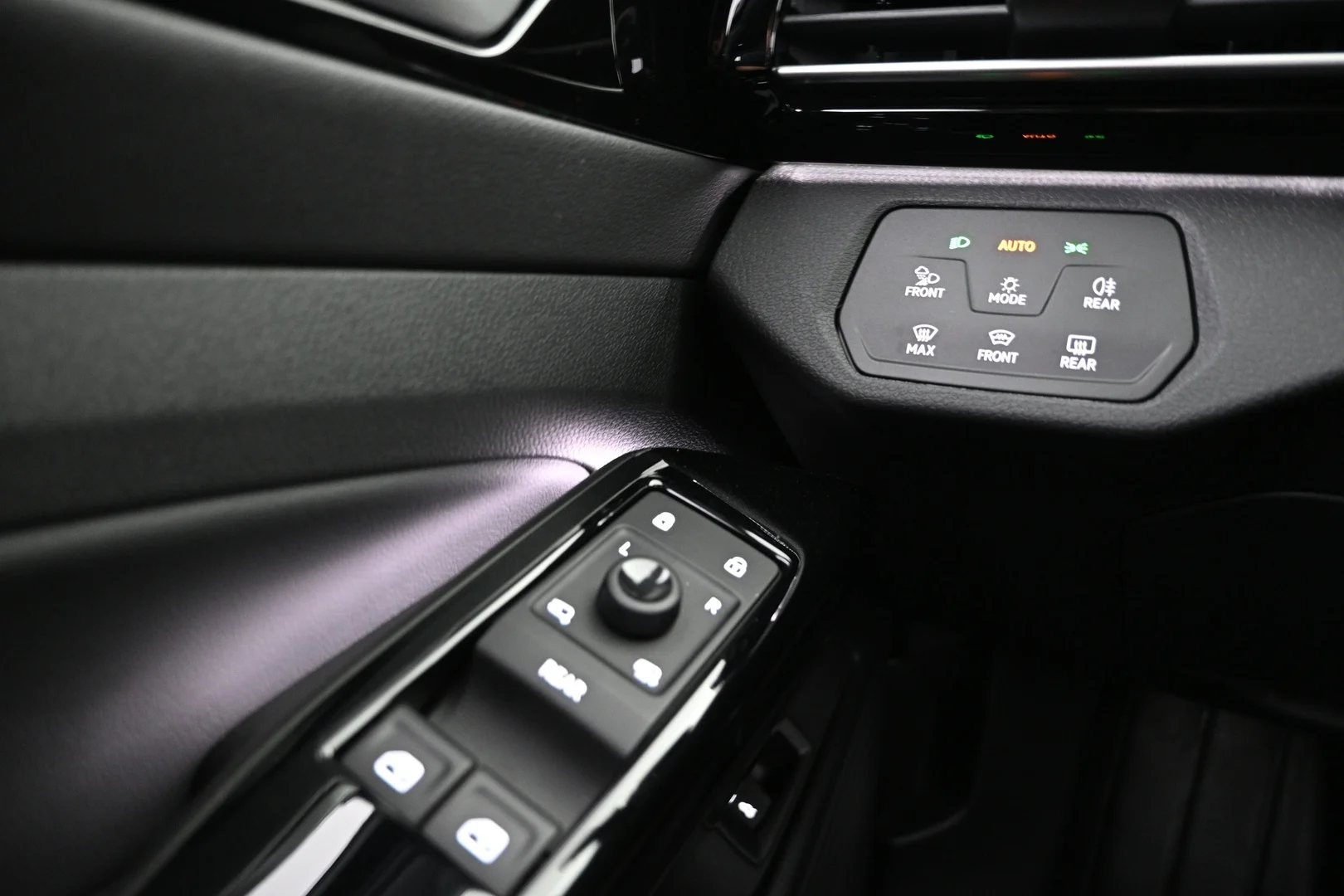 Car Image - KGqfZYhpfTsrwNG34czfg