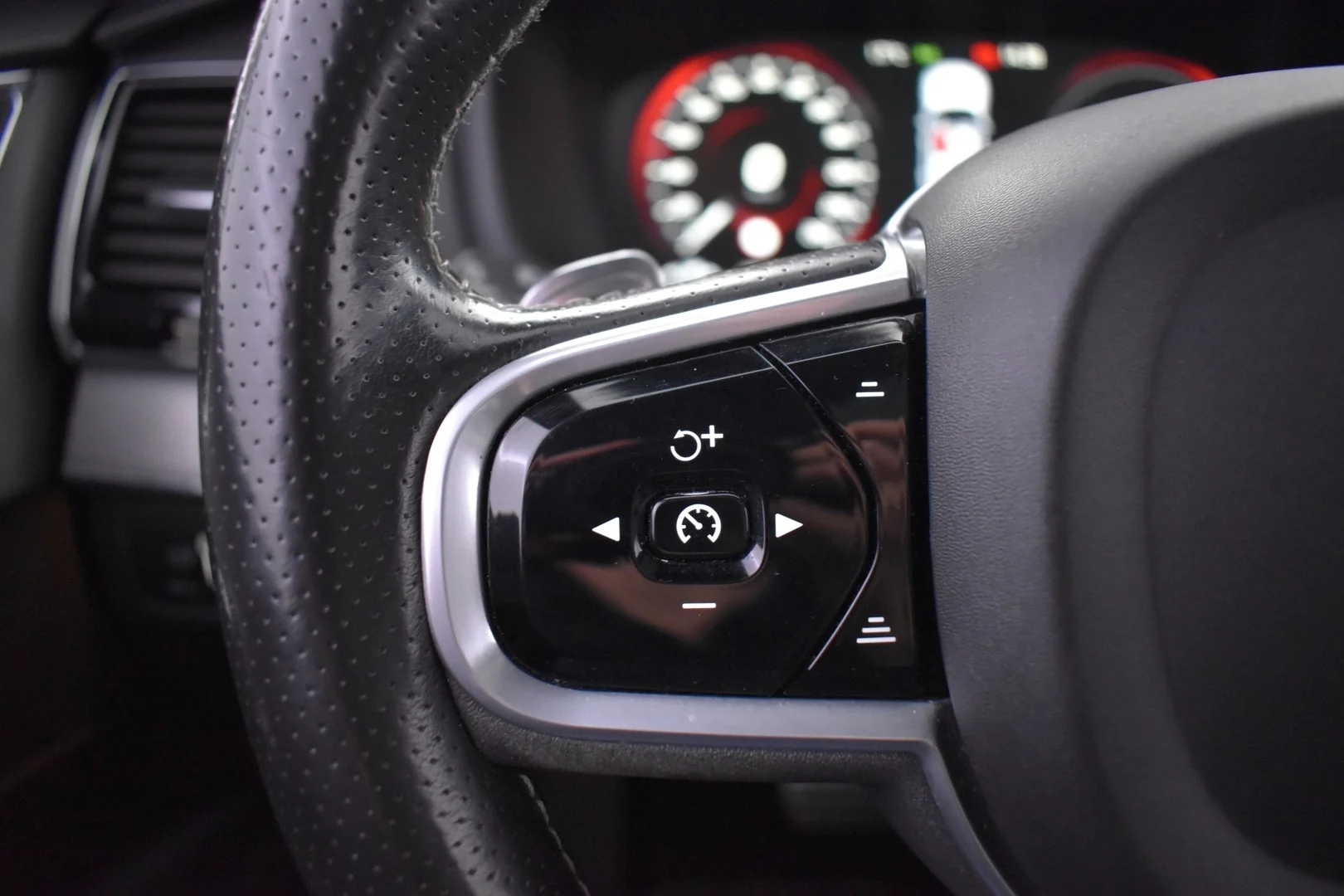 Car Image - 6LiuOXeVWdNQvJFSTQiXxC