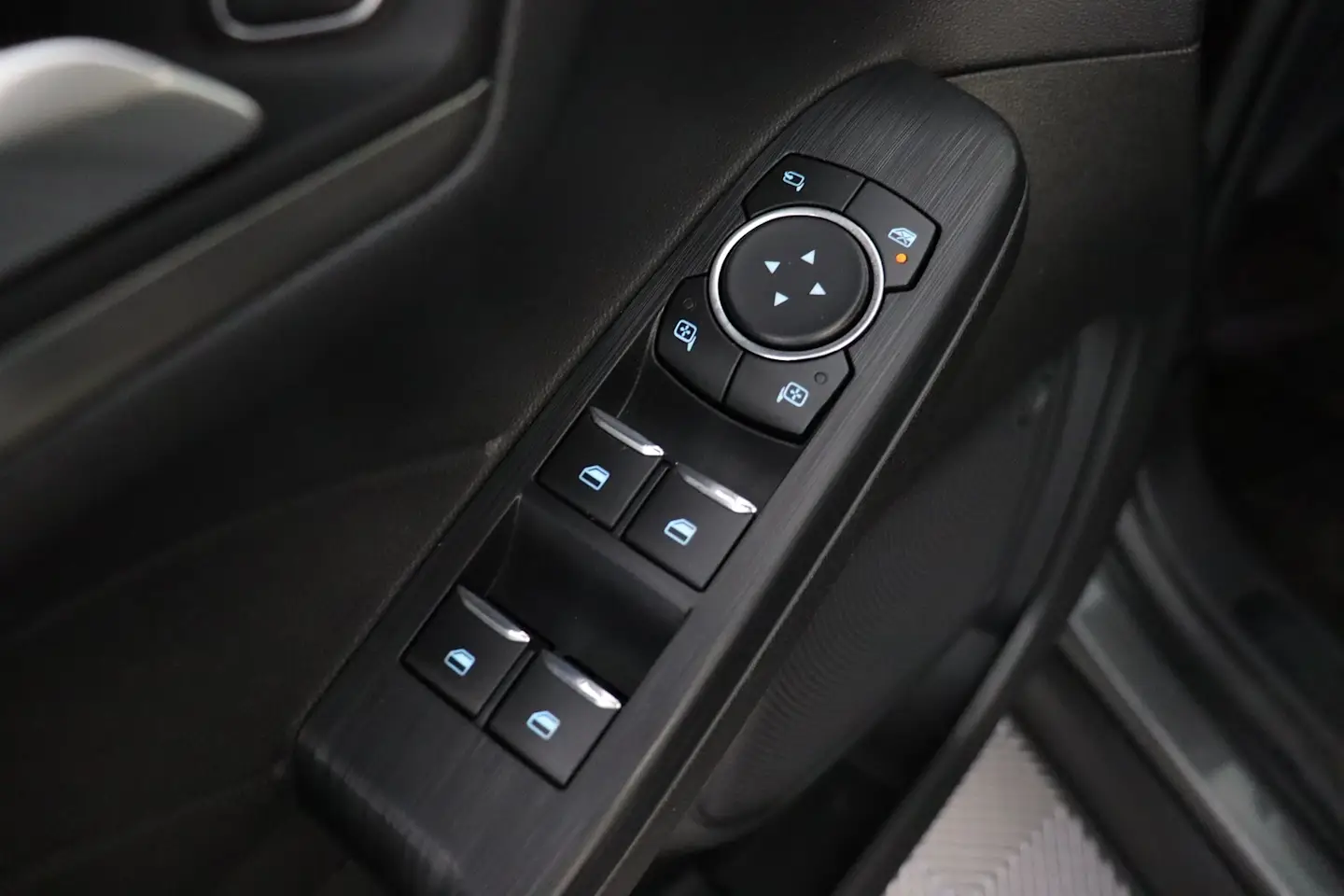 Car Image - lC1zo1oHYmuSF6GqUPZlK
