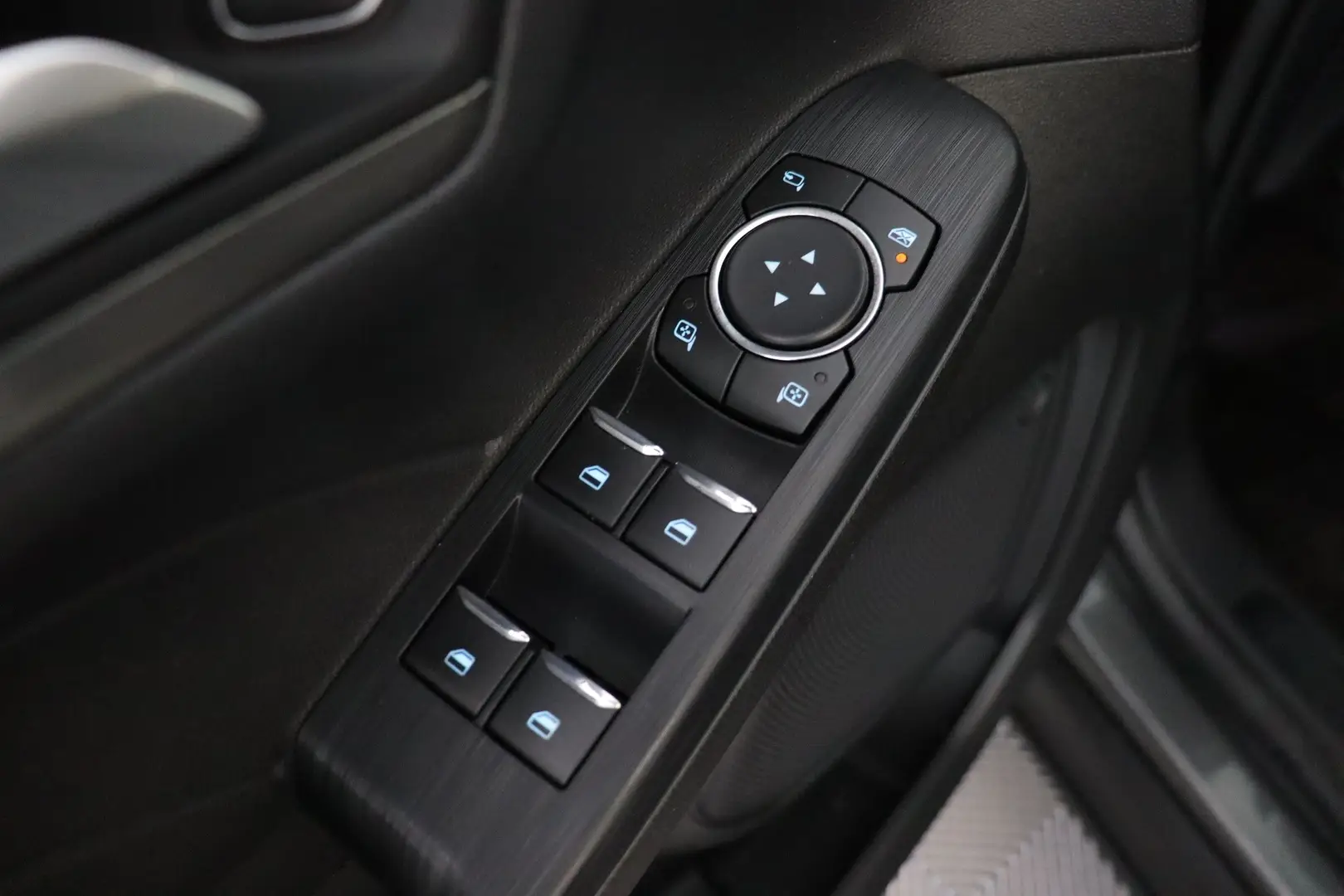 Car Image - lC1zo1oHYmuSF6GqUPZlK