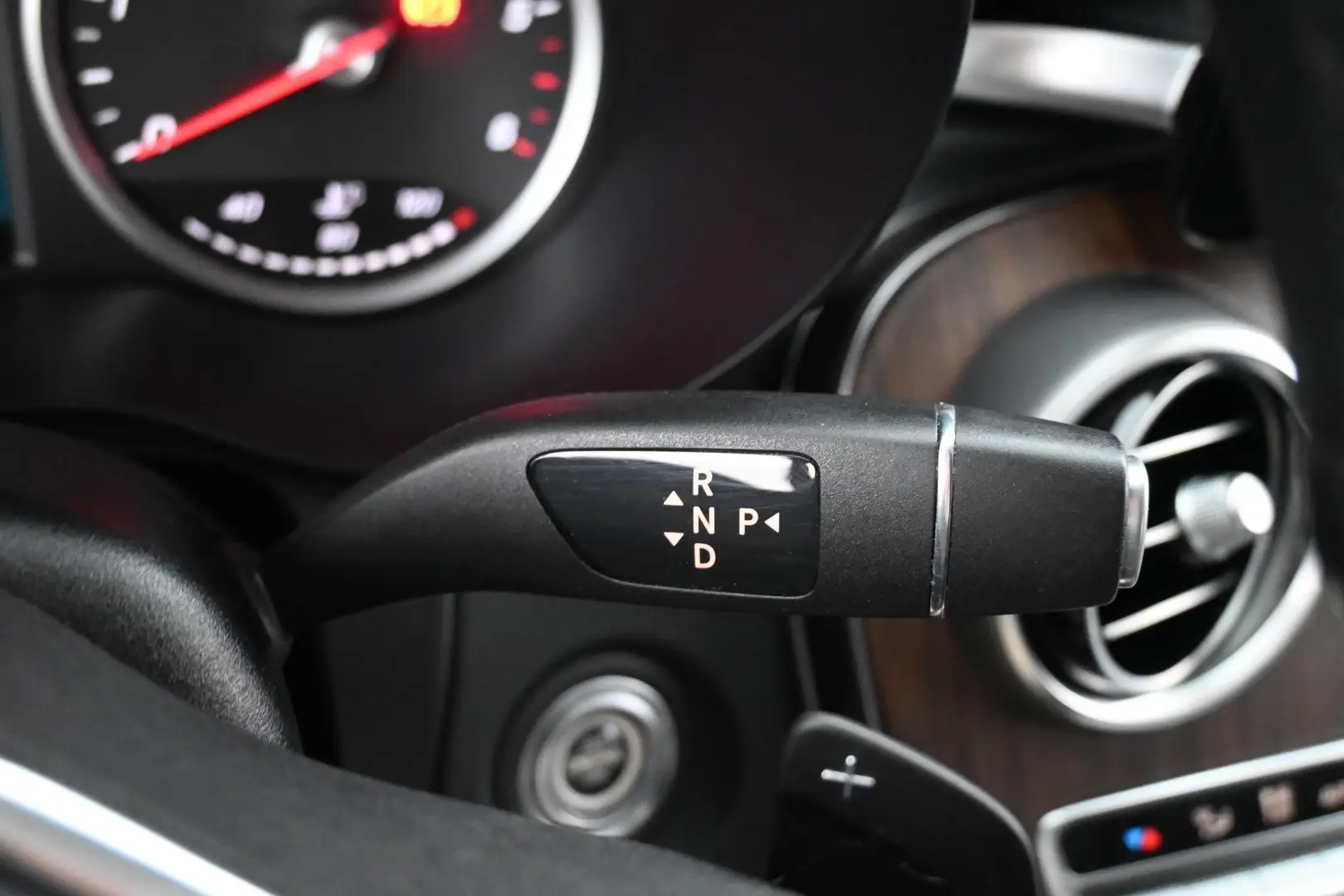 Car Image - 6dVAVa2QdXAyjtUO5Q7m2l