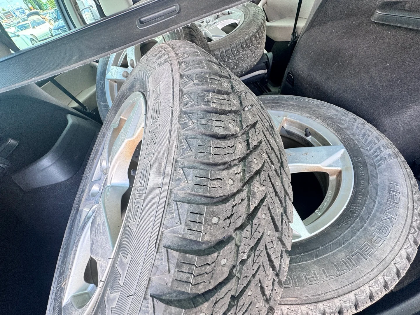 Car Image - 2lx2U9gZPkzSpSVUhiGk57