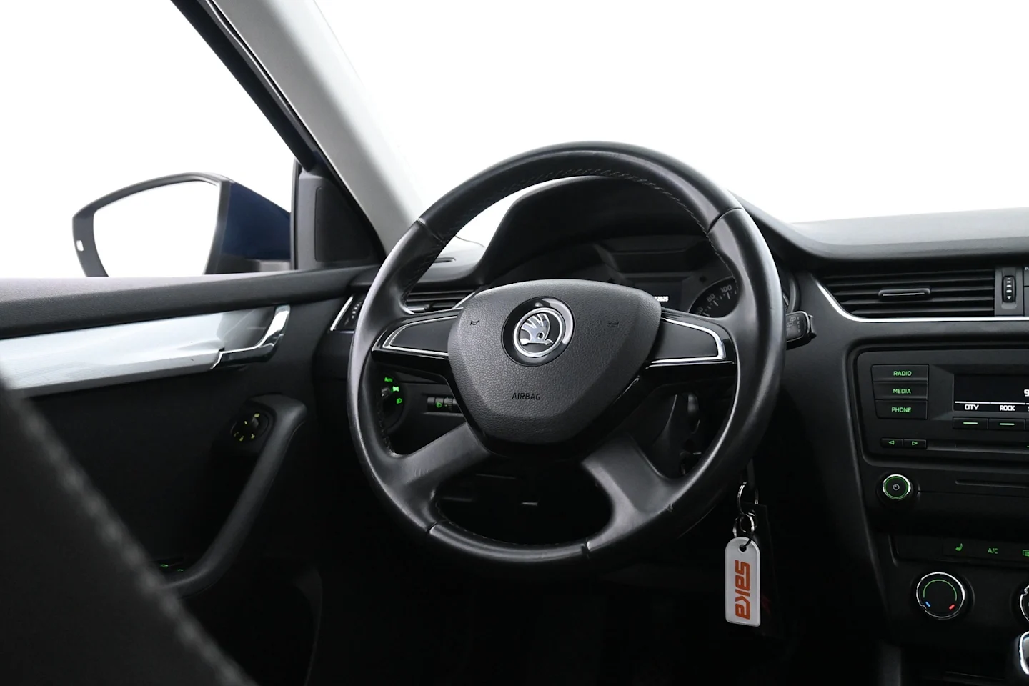 Car Image - 5ArKUb0eBEtdTCjbCAXT1l