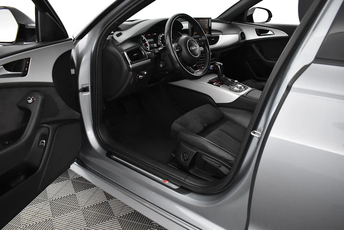Car Image - 4kBumoMXvPpxLyhN7wTDbZ
