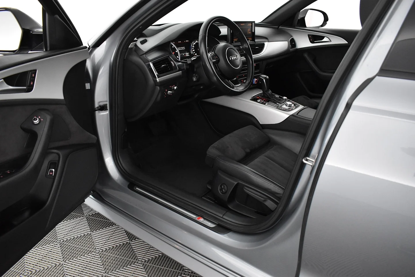 Car Image - 4kBumoMXvPpxLyhN7wTDbZ