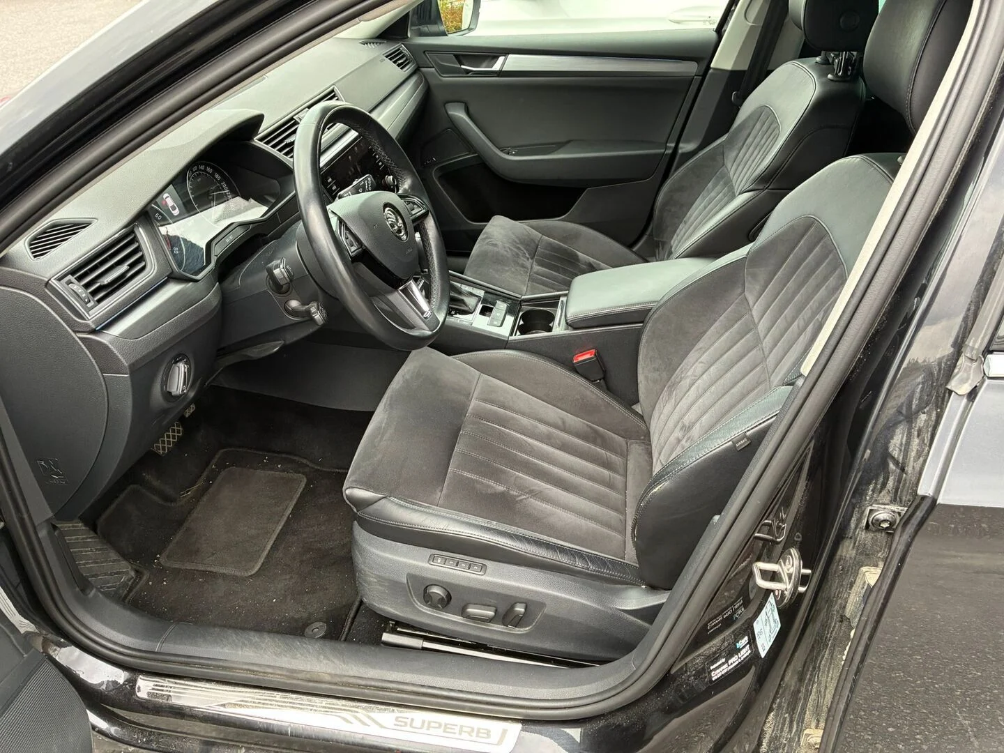Car Image - 5WDY7csIN0l5btv77q1rXF