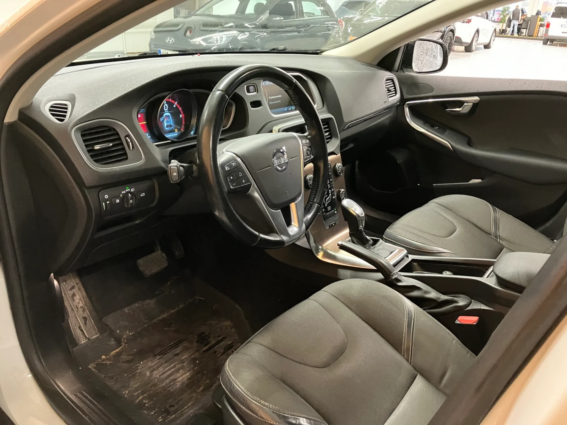 Car Image - 35iVxCYRFjVU5bzLgEzLsR