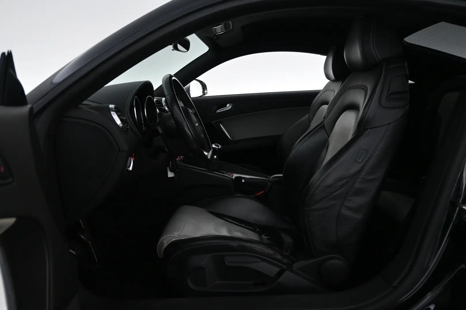 Car Image - 2ssLcPinjsdinJ2e2BcrNG