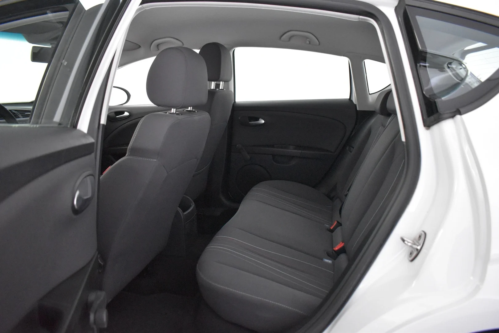 Car Image - 5tA07n63KI774SBi8tFS4I