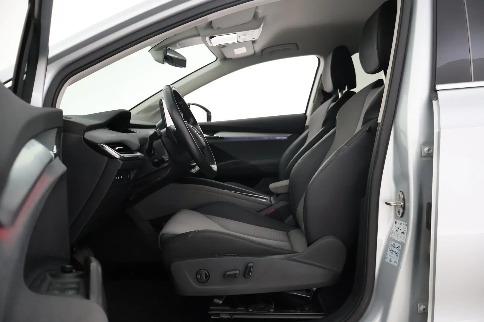 Car Image - 2eEBSOUNGUcetyOlTbDY77