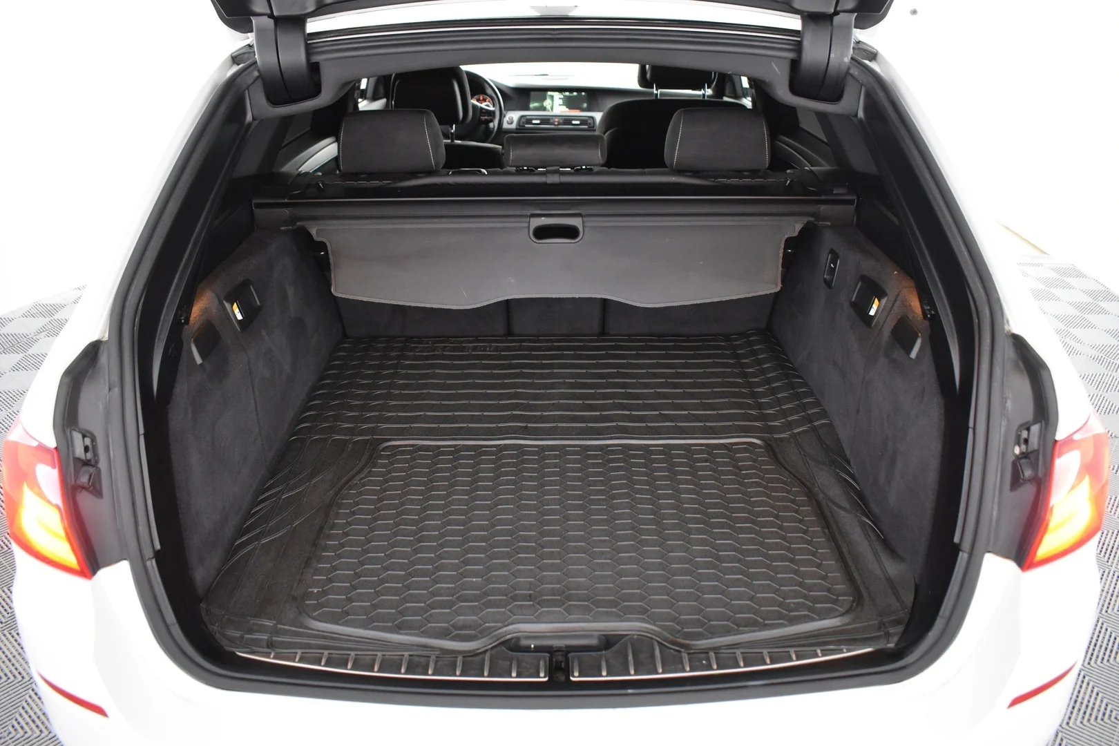Car Image - 3172T9BsNg4KlSpvFFIU5x