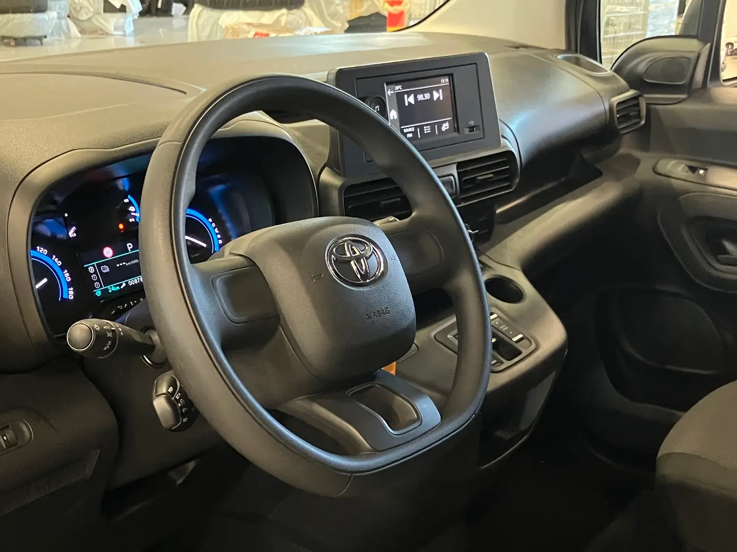Car Image - 1hPNp13ZmPf5oM2G6Thmbs