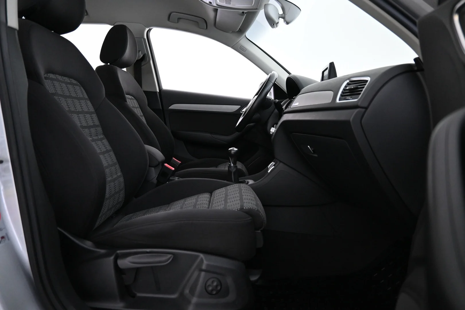 Car Image - 2d5E62loBz8VlGDLG6Rl8F