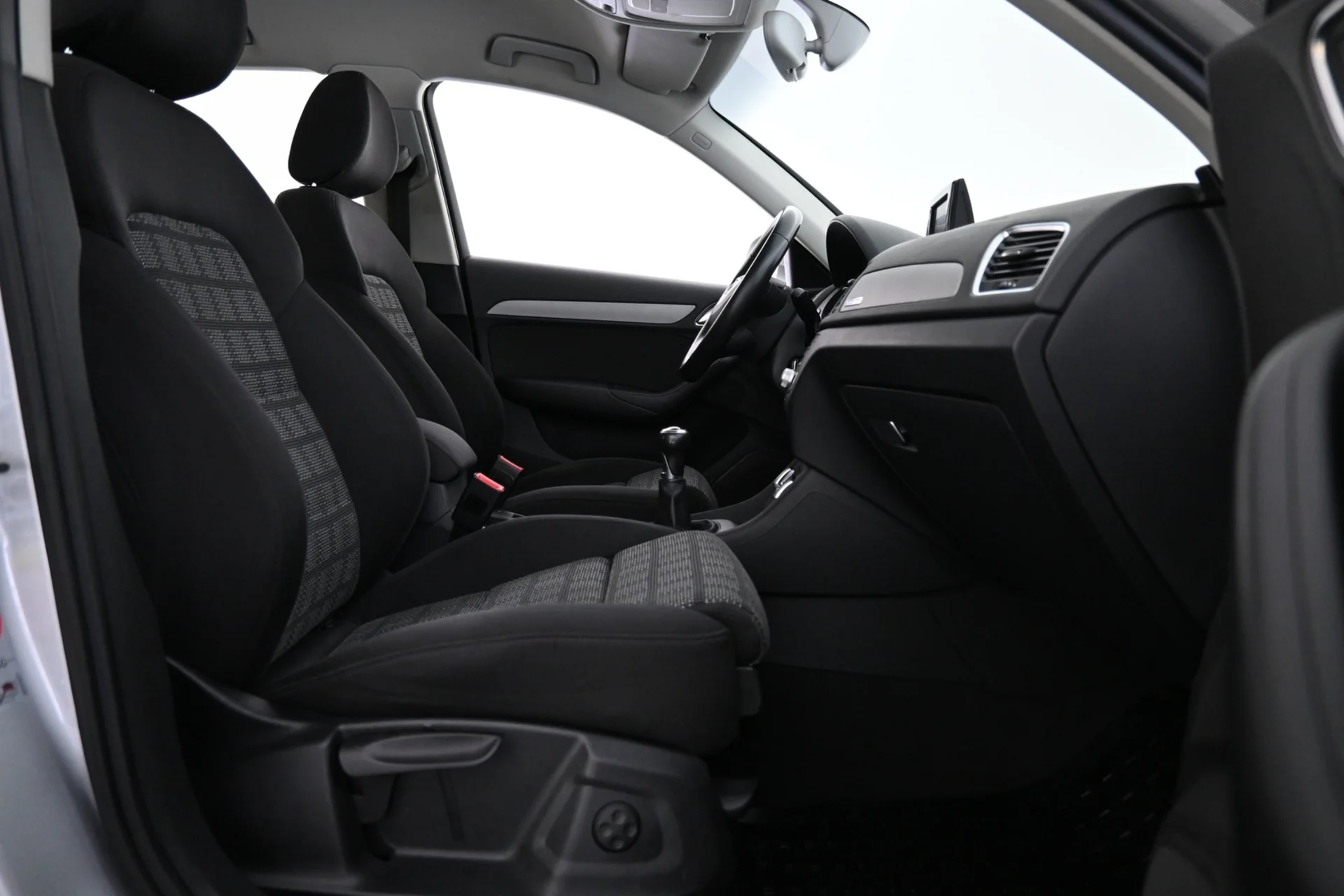 Car Image - 2d5E62loBz8VlGDLG6Rl8F