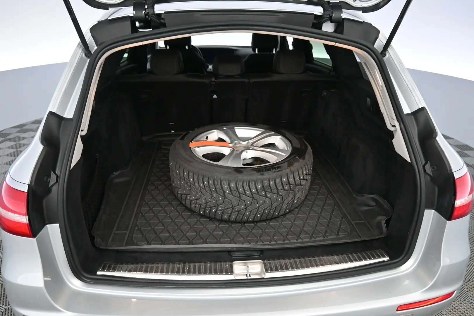 Car Image - 21YgWEP1tylFiEpQBIB64w