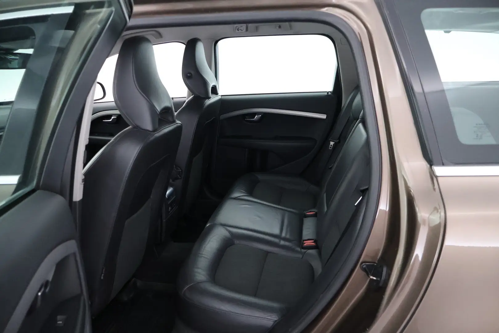 Car Image - 3PwO9ughuMdR1iicjuxD4q