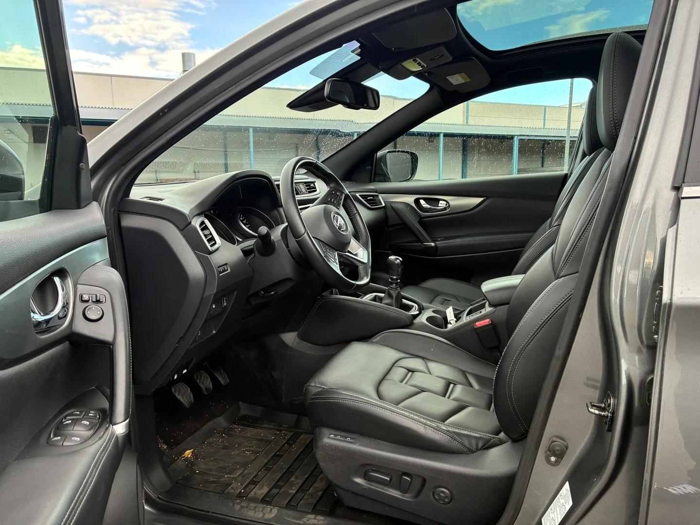 Car Image - 4JhZc4Z8tdmYQWJN1y1KCc