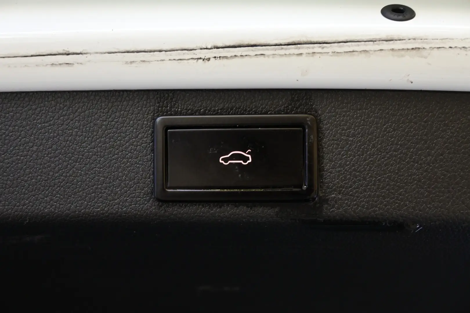 Car Image - 1yauwHcEL4d74INgr7BeWk