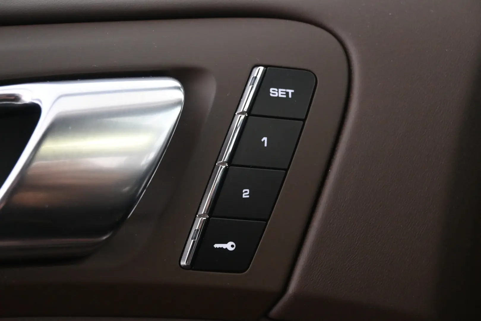 Car Image - 2fYqQgAlg2uUAc0te4F2Sx