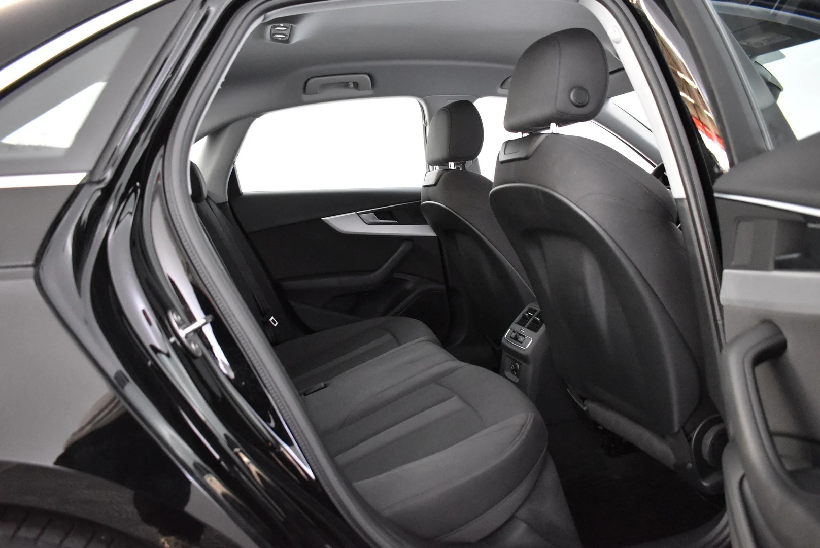 Car Image - 5hbpep0ViLxbKgPchItZHX