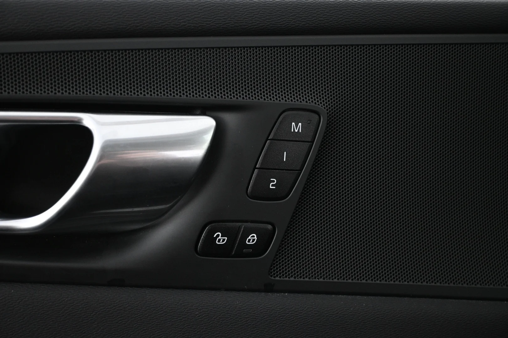 Car Image - 1D32nQ0jdGjSHnH6Hv4Arr