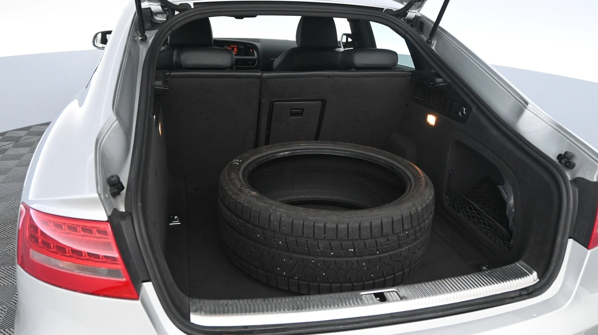 Car Image - 6moijNqvXY0lJpd1KhYDHX