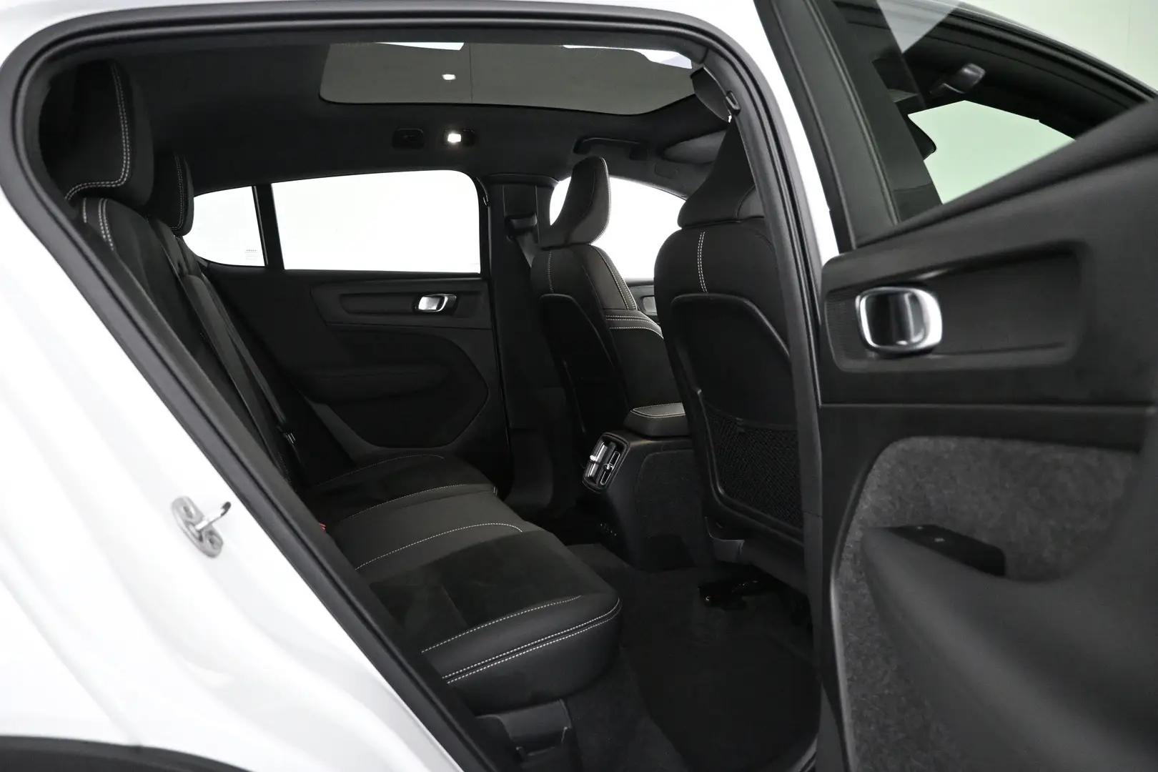 Car Image - 44qCzA8rte3ESzSttgGVId