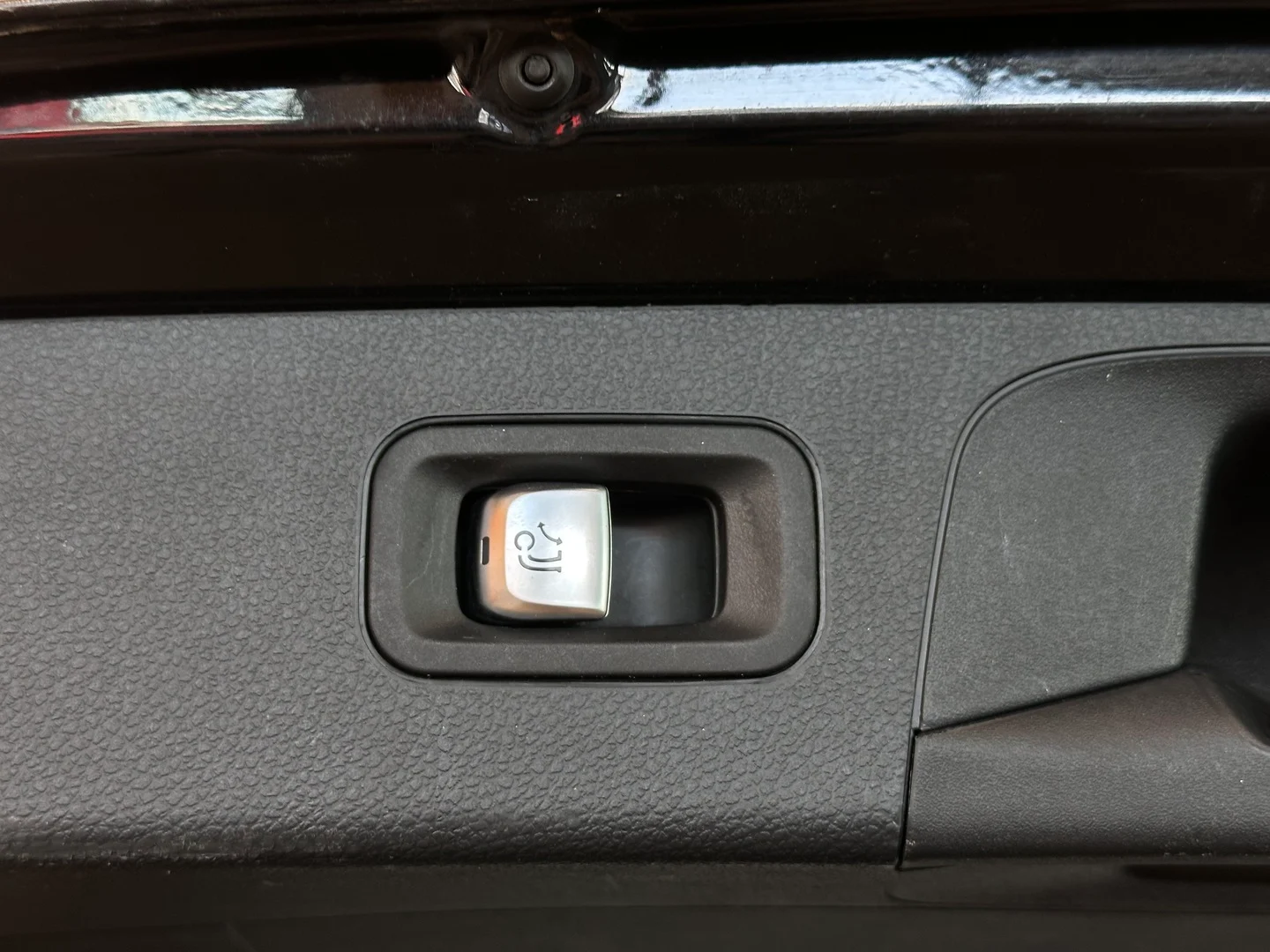 Car Image - 6E6s4h8zbU777oEIbYNiBZ