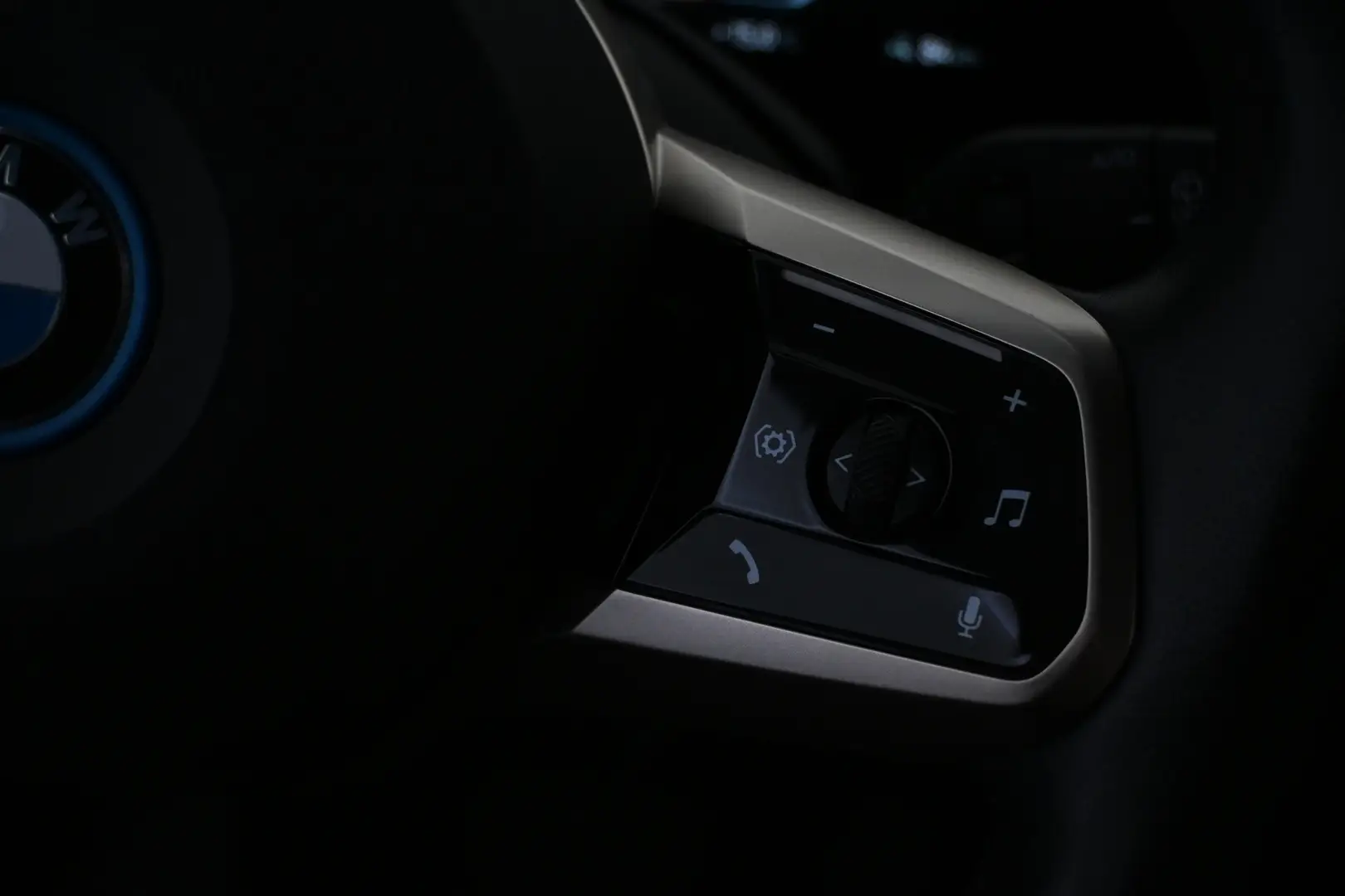 Car Image - 6KGvjyUJIPwCg8erPRx2hh