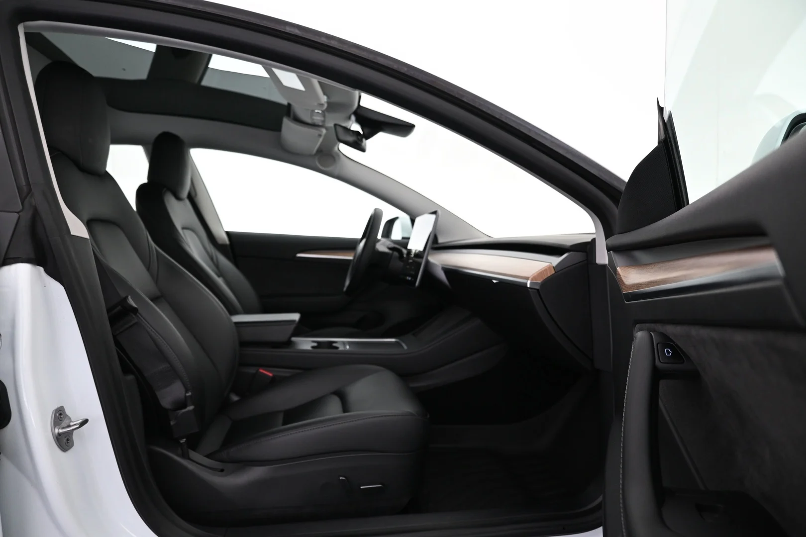 Car Image - 140MBpQPjLUu94iEeTkHE2