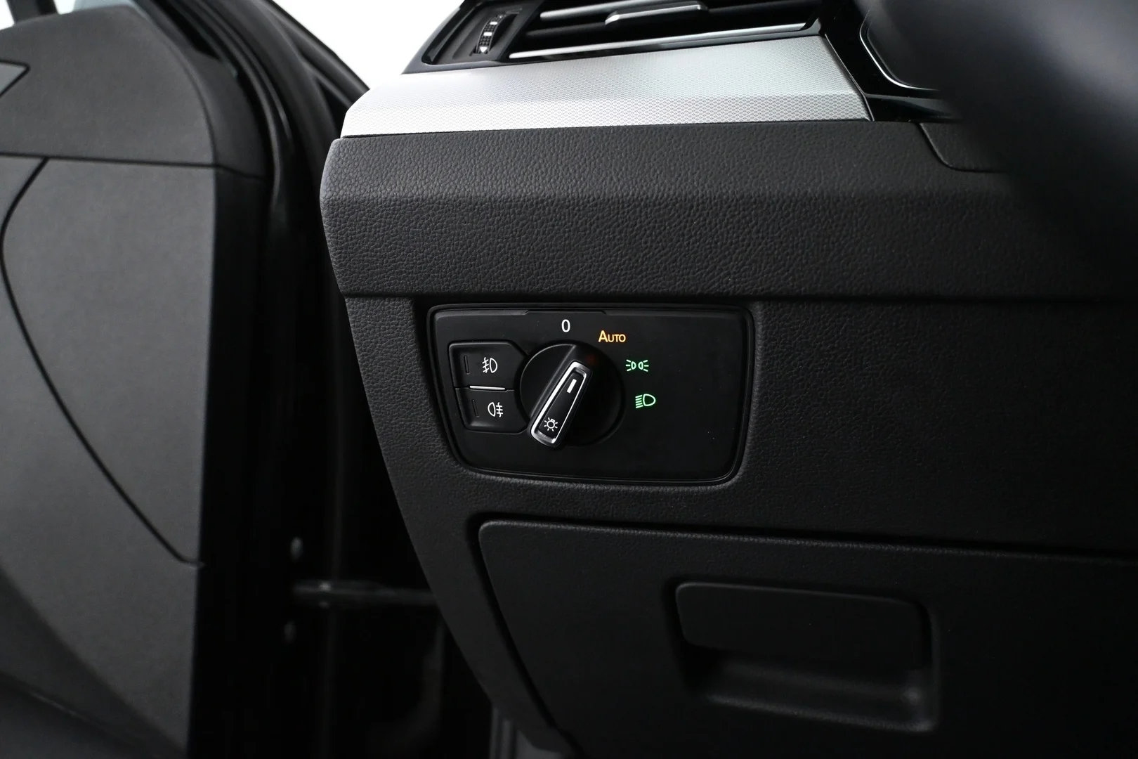 Car Image - 544Fyd8LEkIzxKFrnV8Z8q
