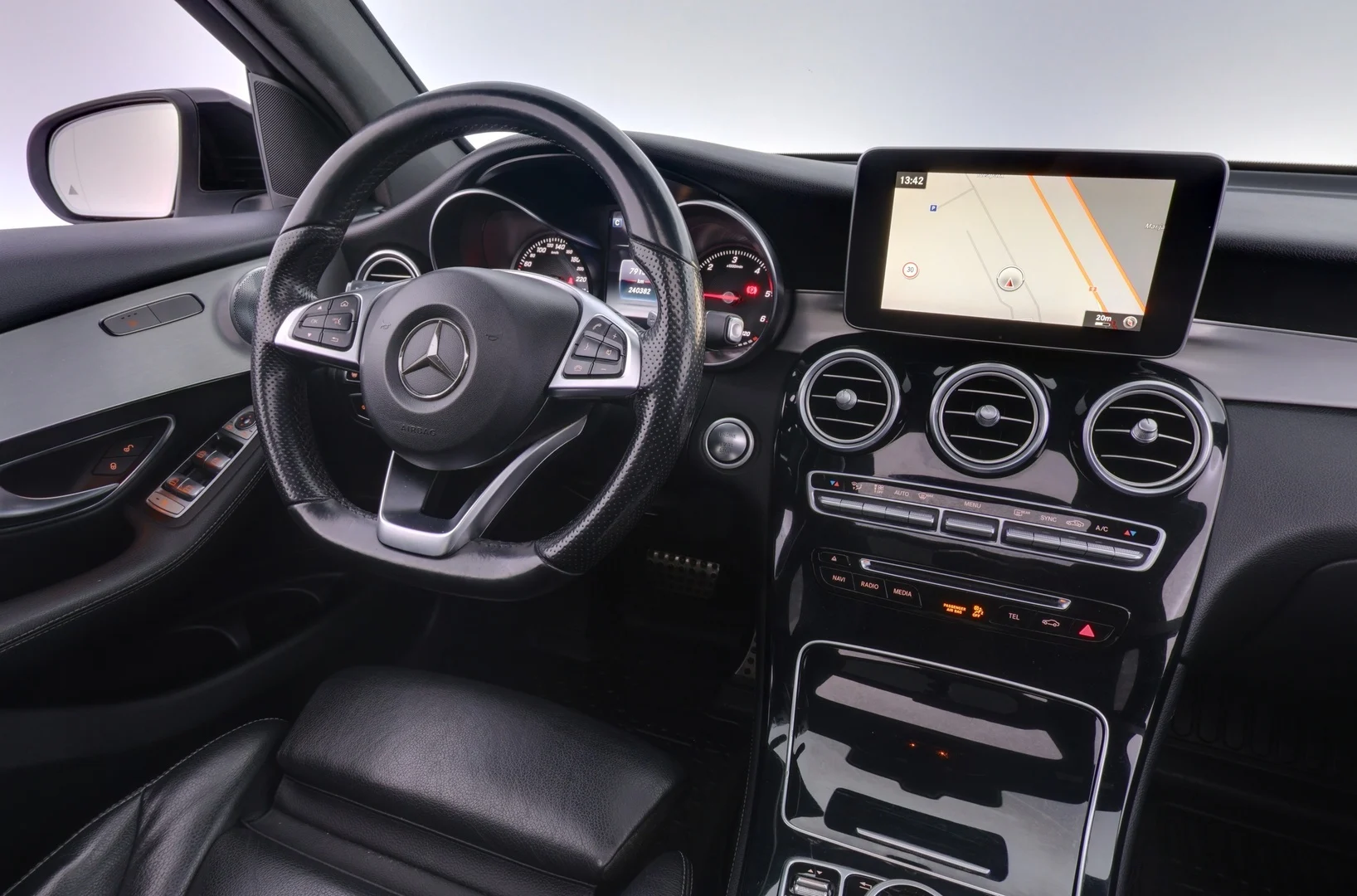 Car Image - 2dRhLHjjBa7RDixXlc42Q0