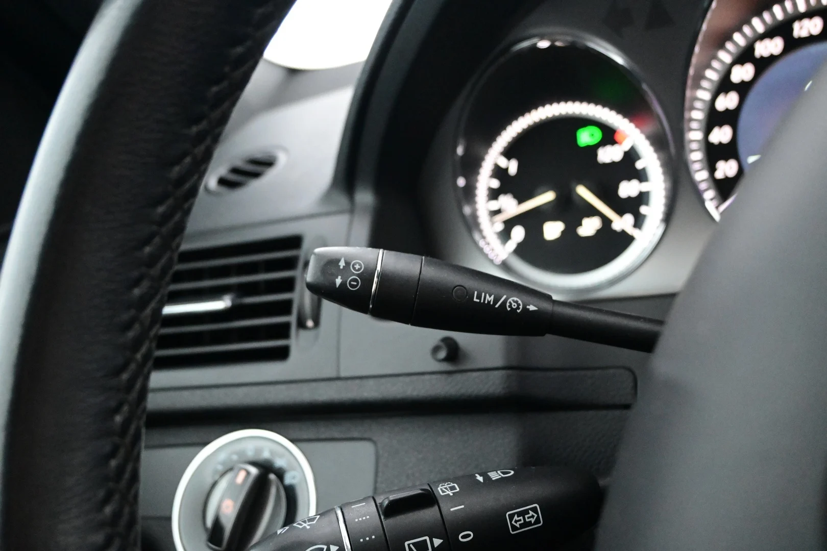 Car Image - 1xL7om33UZkhGvR2Ei6fII
