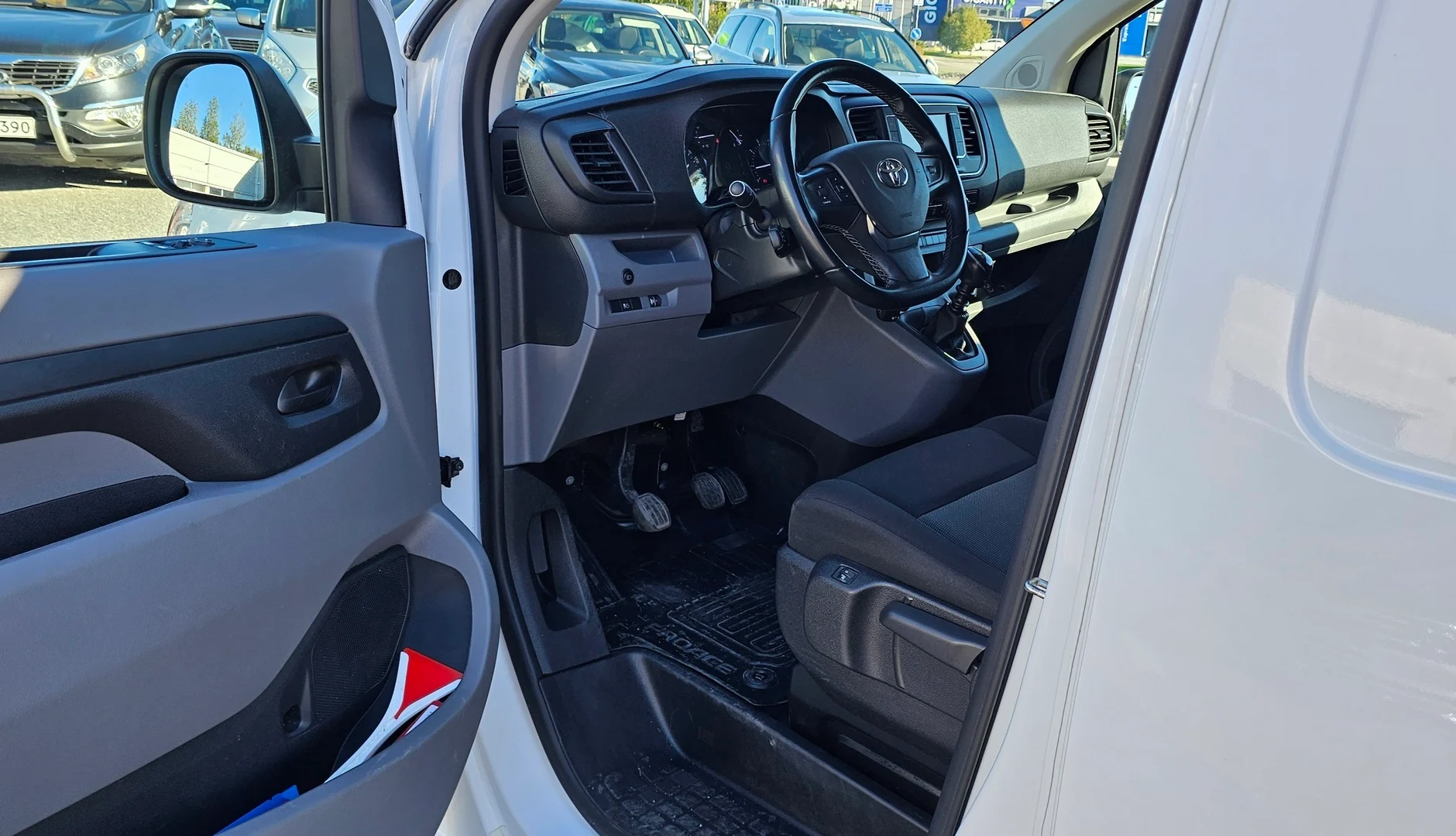 Car Image - 3sFyvnELfzrCNMdR7gFdZD