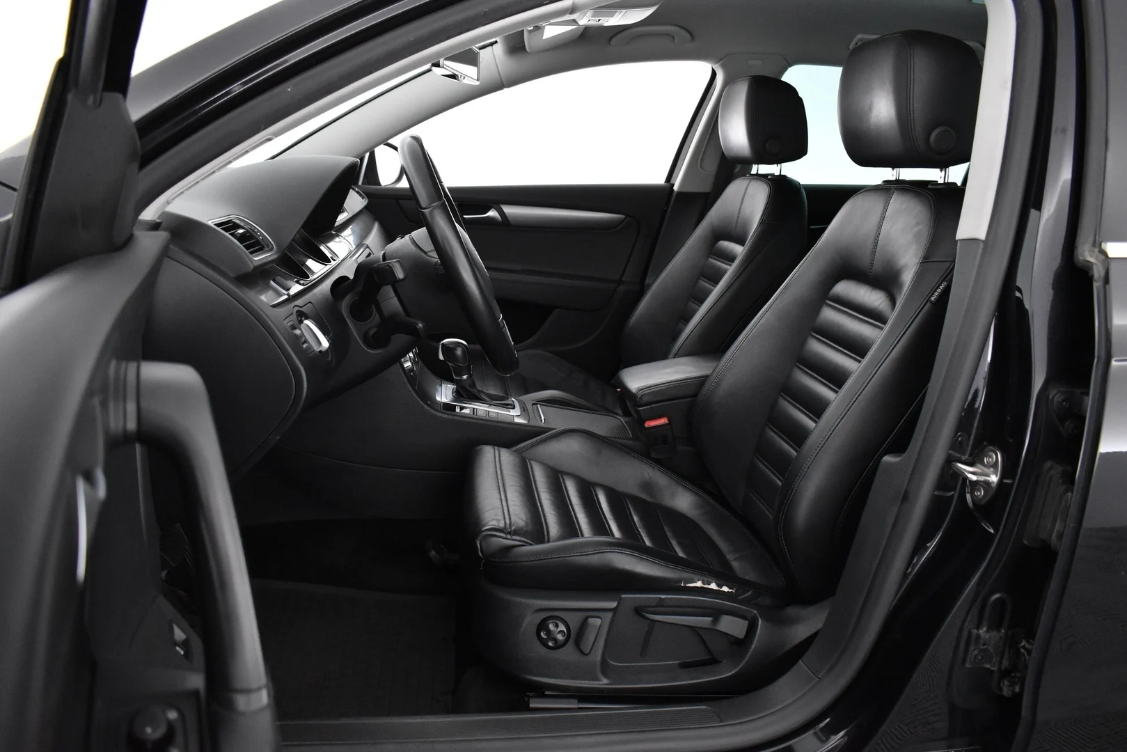 Car Image - 1UUorSsv9c4vHYqZIWL8kI