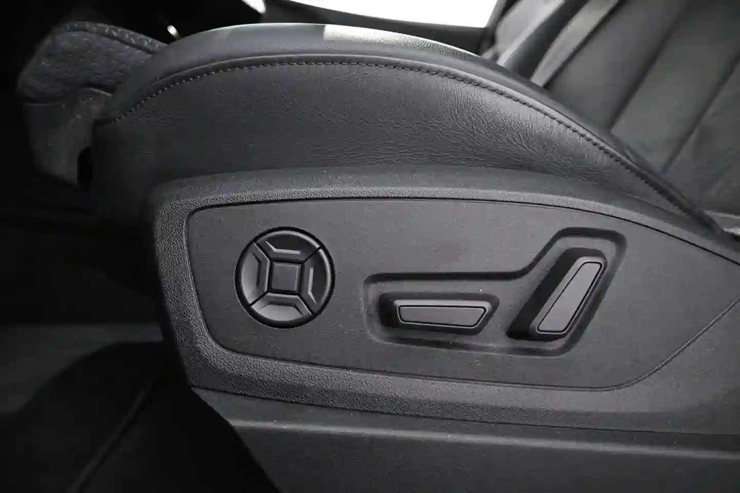 Car Image - G7NRYgIgJqqBdutQO3psc