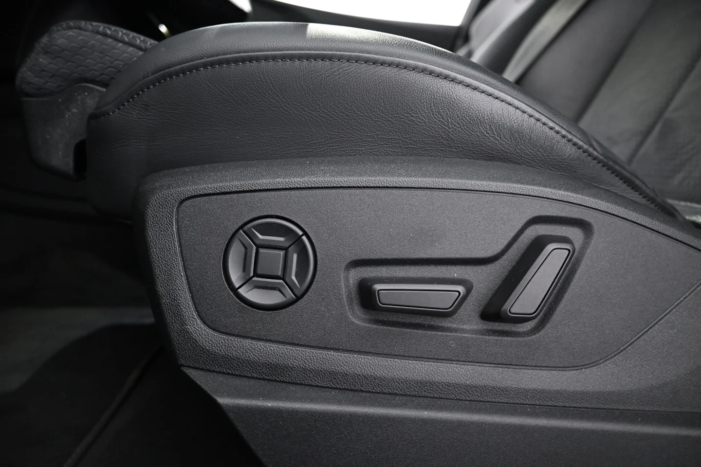 Car Image - G7NRYgIgJqqBdutQO3psc