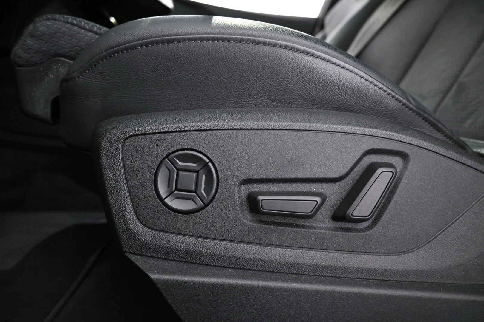Car Image - G7NRYgIgJqqBdutQO3psc