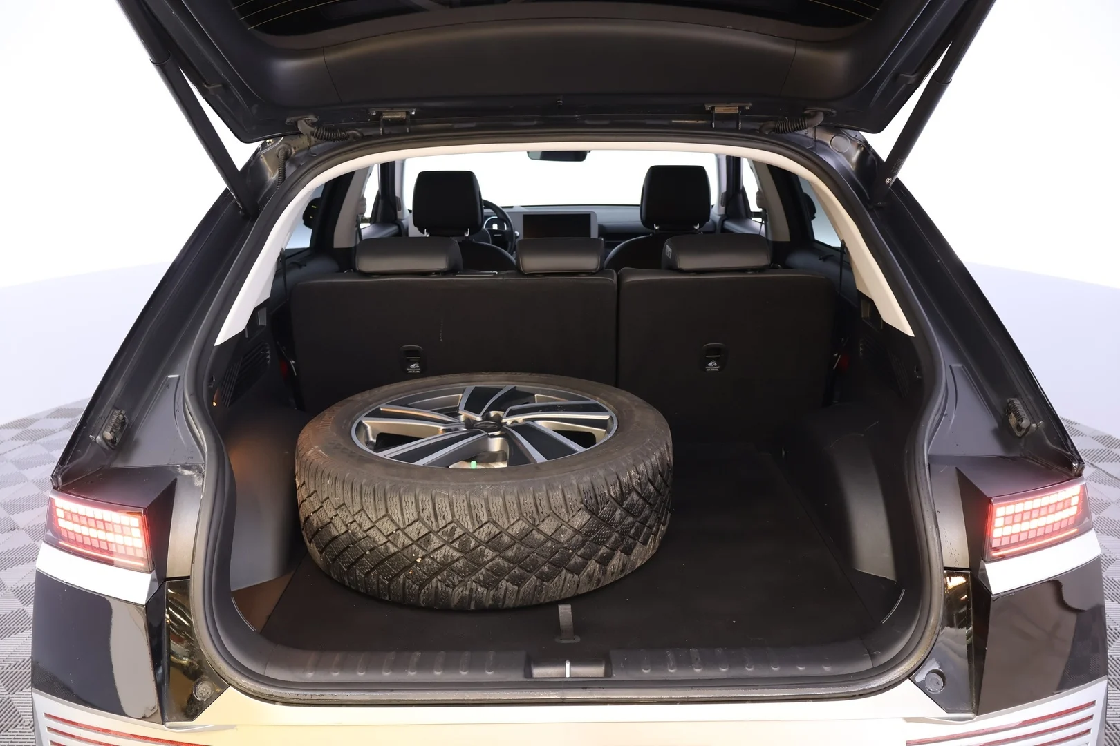 Car Image - 2kVwH8JO3uRpVMMKYSi2x2