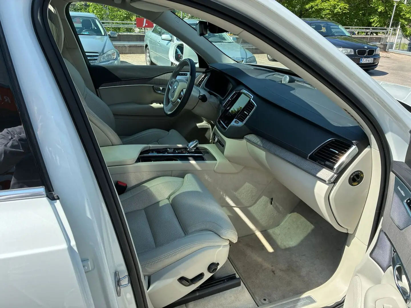 Car Image - 1uO82LuV8WuD8TvxIQ2VjJ