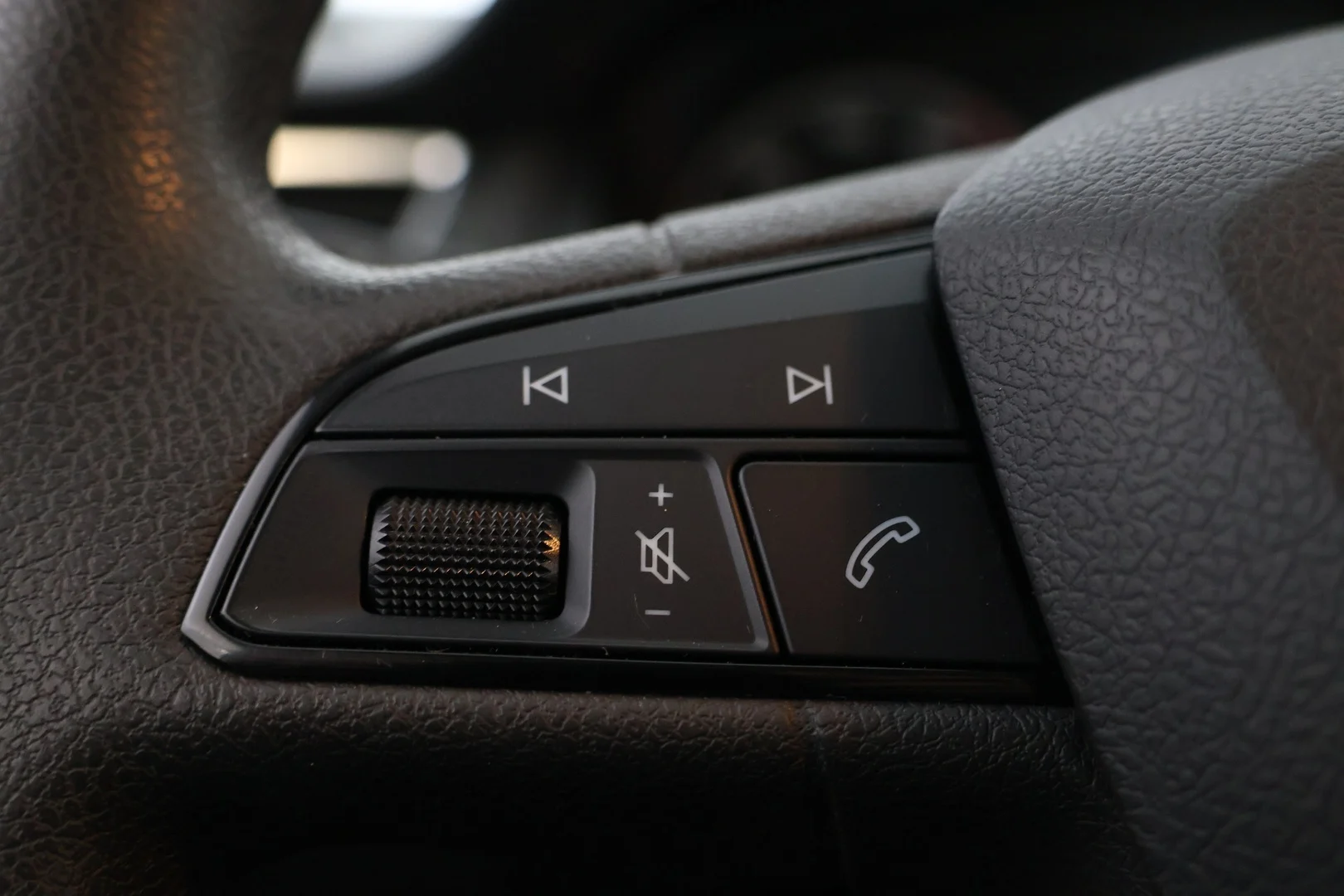 Car Image - 23QzNSvu9XClEstw4erd3U