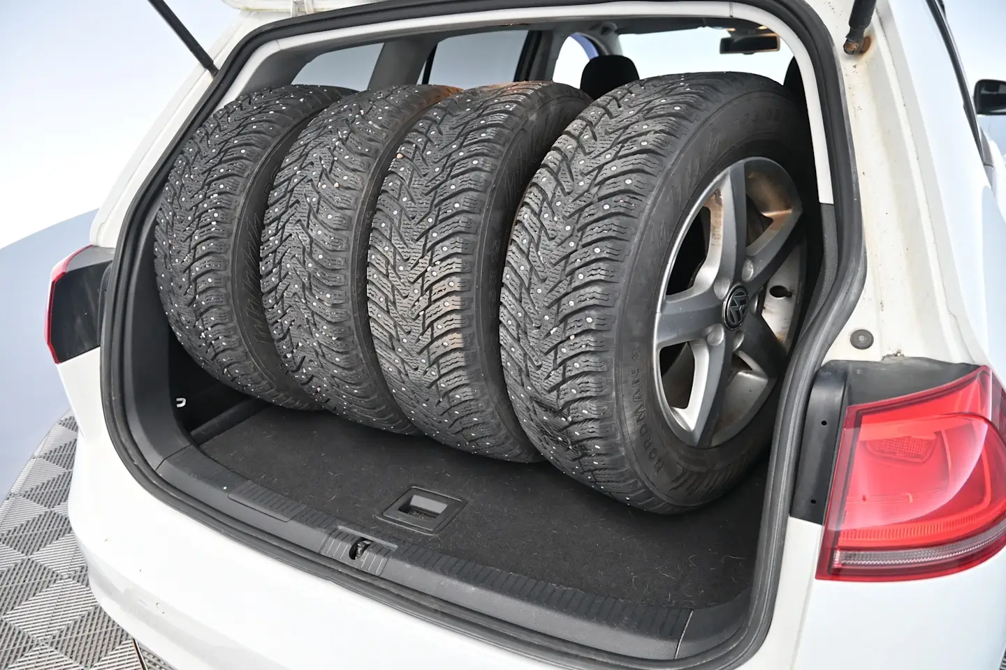 Car Image - 2cuA49vjAQBiZ8p3lKTsvc