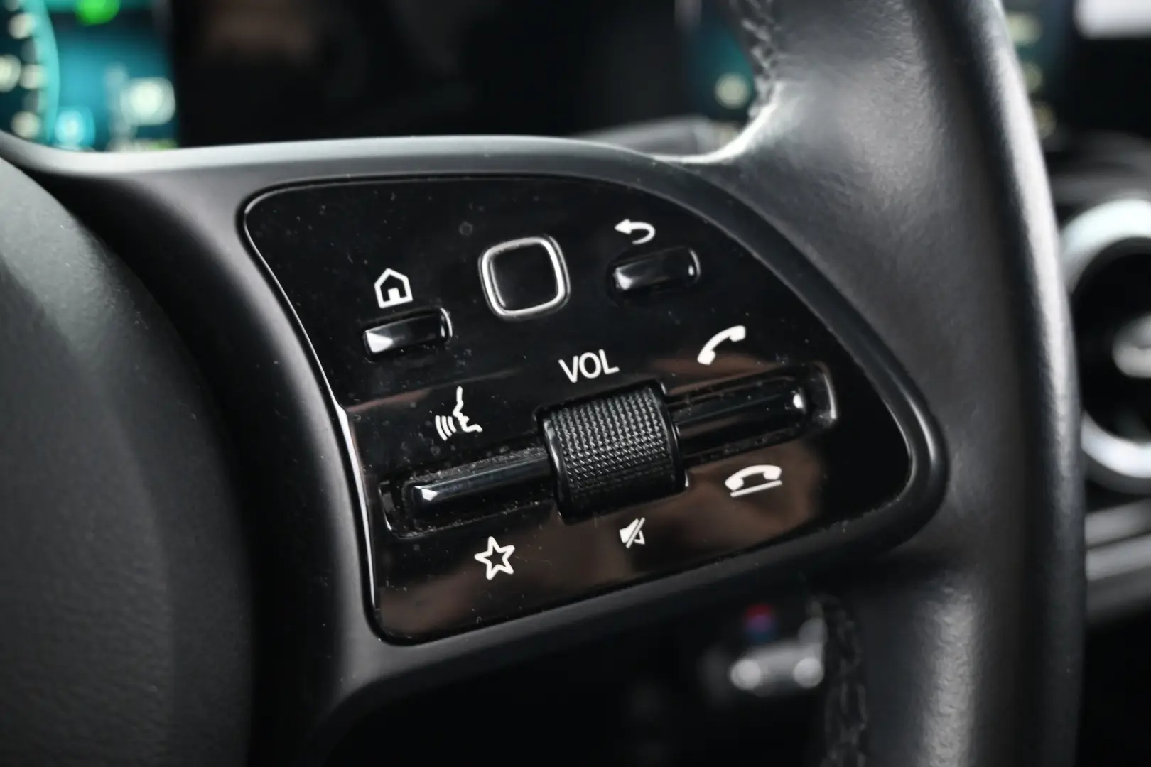 Car Image - 2vpzMU9ji5DsbtIxlaNFxr
