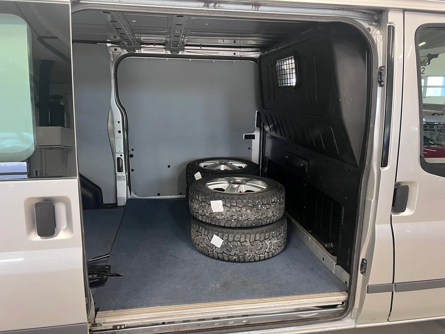 Car Image - zU4TdadrpQV8QGrhveaaj